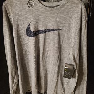 Nike long-sleeve T-shirt